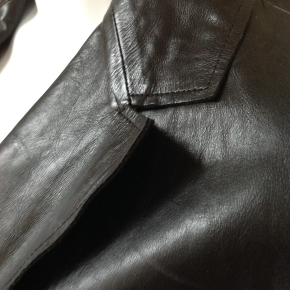 Timeless fine leather blazer in EUC - Picture 4 of 8
